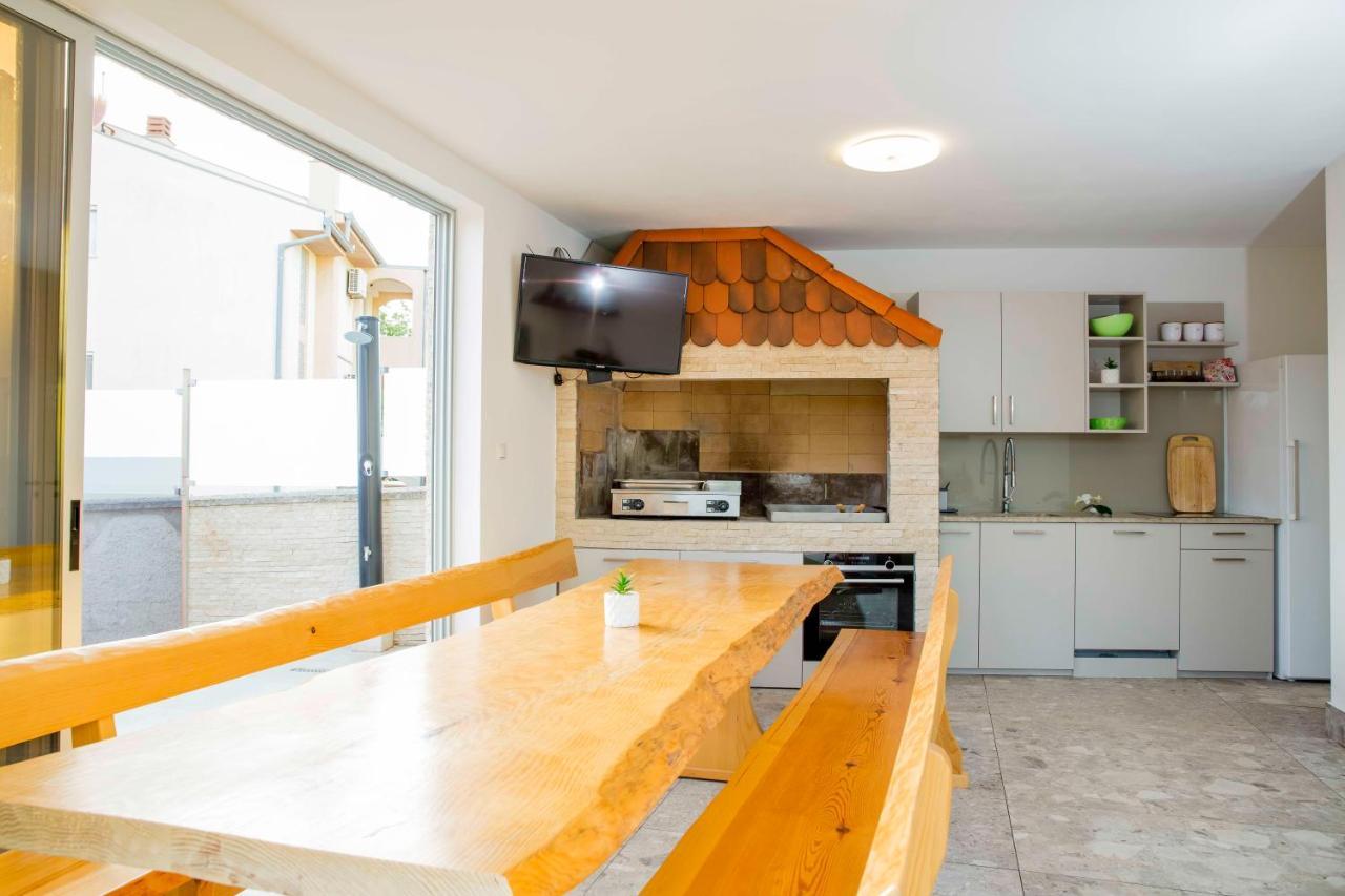 Apartment Mery Pula Zewnętrze zdjęcie